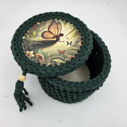Koszyczek z pokrywką i leśną wróżką — szydełkowy | ZZZ handmade